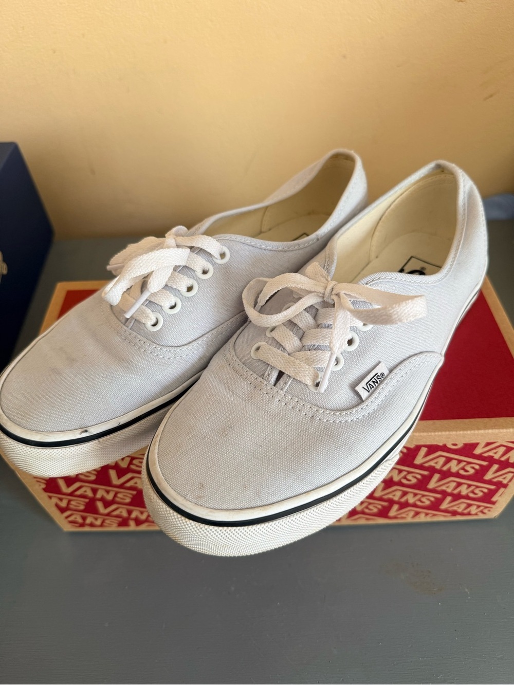 Vans Color Theory Authentic in Halogen Blue Men’s 8/Women’s 9.5